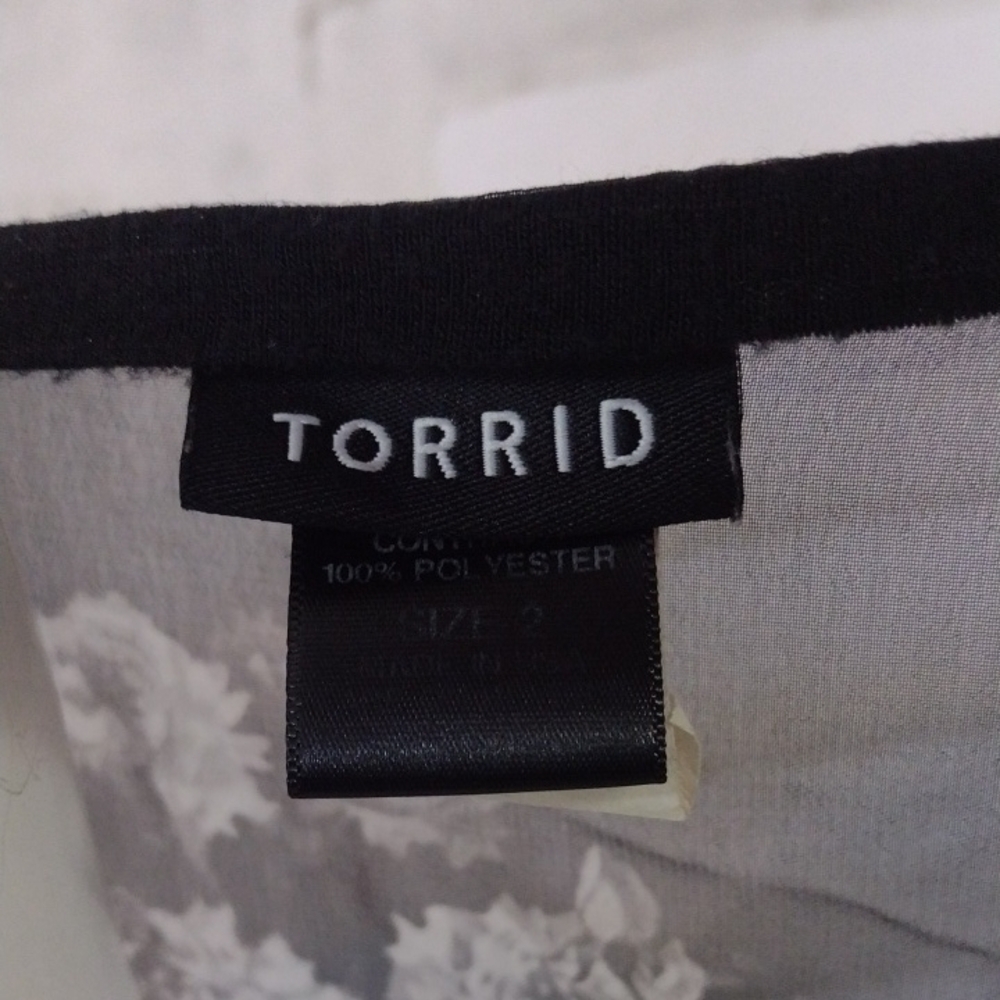 Torrid Graphic Gray and Black Sleeveless Tank Top, Size 2X - Picture 2 of 7
